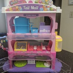 Shopkins Tall Mall with elevator. Shopkins and accessories