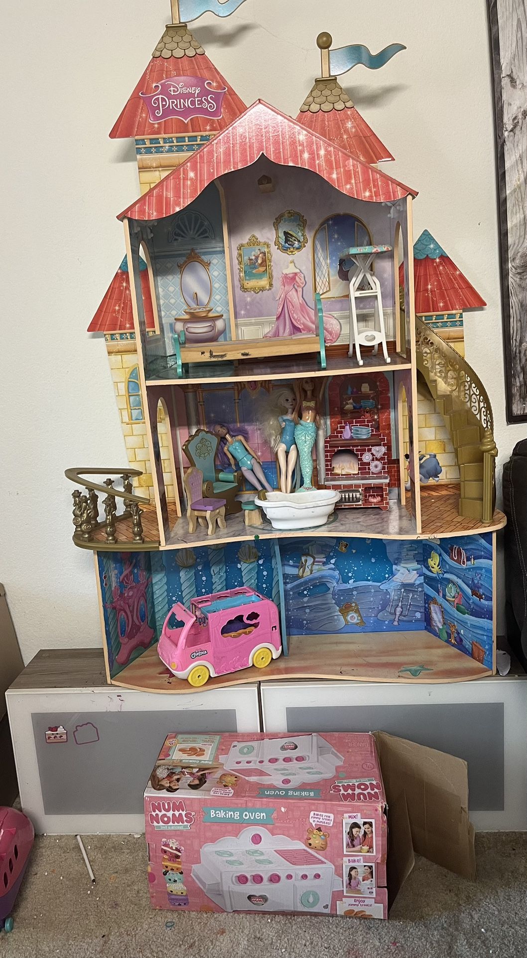 Doll House With Dolls + NumNoms Kids Baking oven