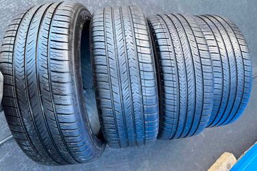215/45/18 Michelin Selling a set of 4 tires in excellent condition 🫡