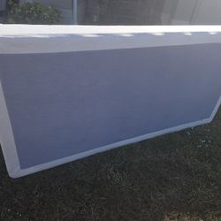TWIN SIZE BOX SPRING IN OUTSTANDING CONDITION 