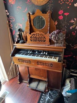 Robert stather piano organ. Restores finish.