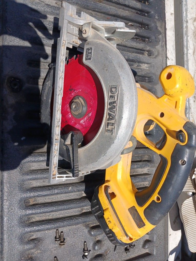 Dewalt 18v Circular Saw W/20v Adapter