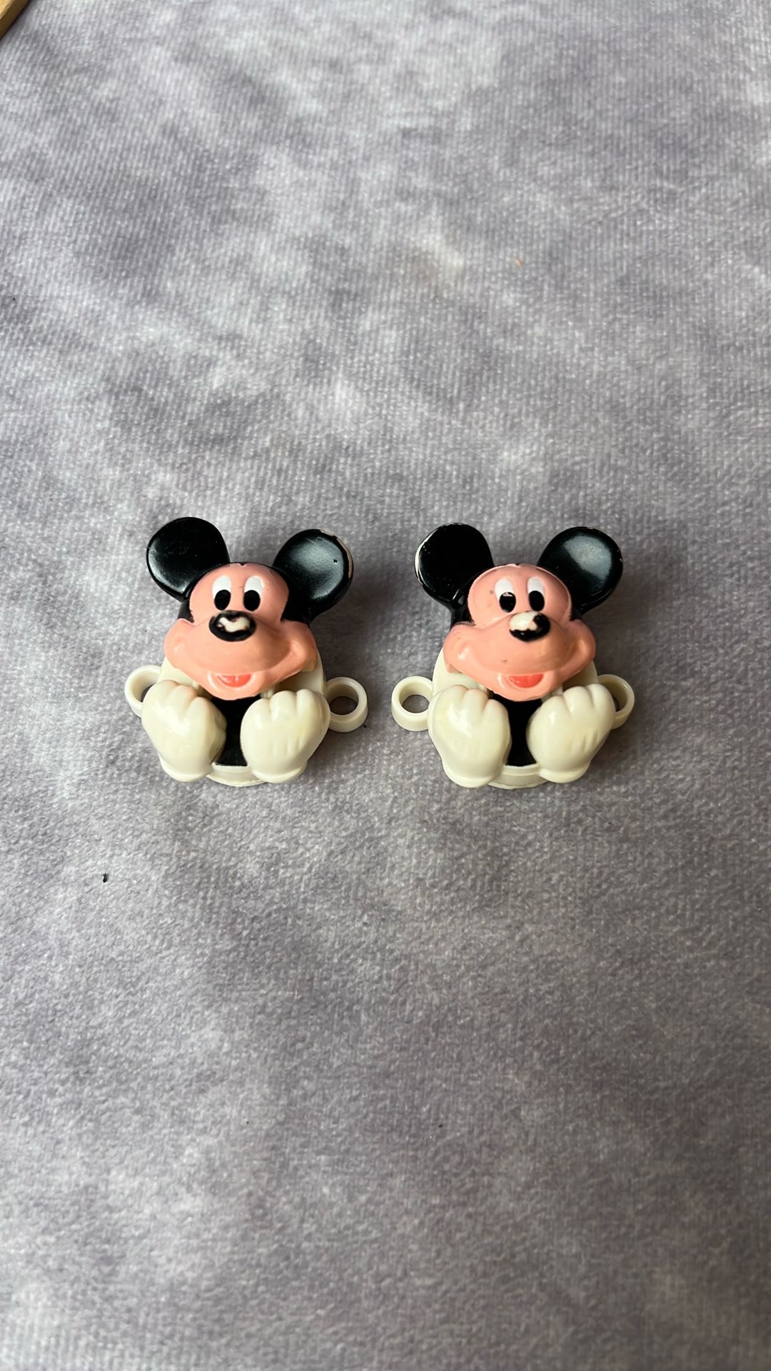 Vintage 1989 Disney Mickey Mouse Bow Biters Shoe Lace Locks Brookside Products