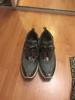 Platform sneakers size 7