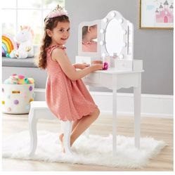 Brand New Vanity Set With Lights Perfect For Christmas Gift