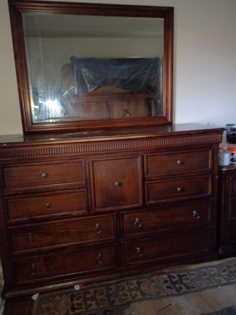 Long Dressing And Mirror