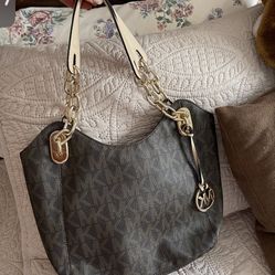 Excellent Condition Authentic Beautiful Women Hand Bags 
