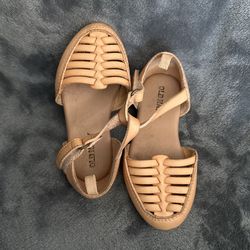 Old Navy Huaraches Size 6