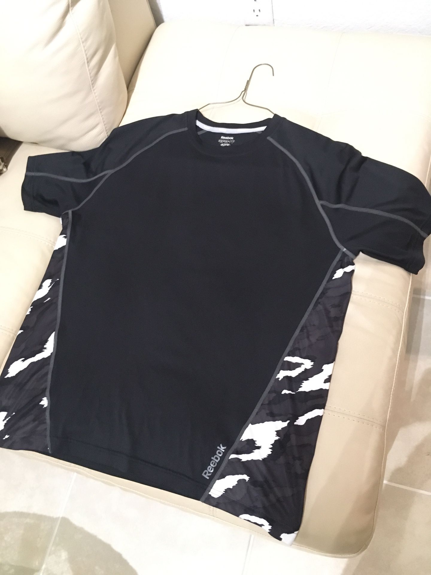 Reebok Men’s Black Camo Short Sleeve Play Dry T-Shirt Size Large L