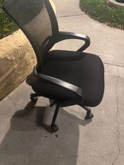 Black Mesh Back Office Chair with Wheels