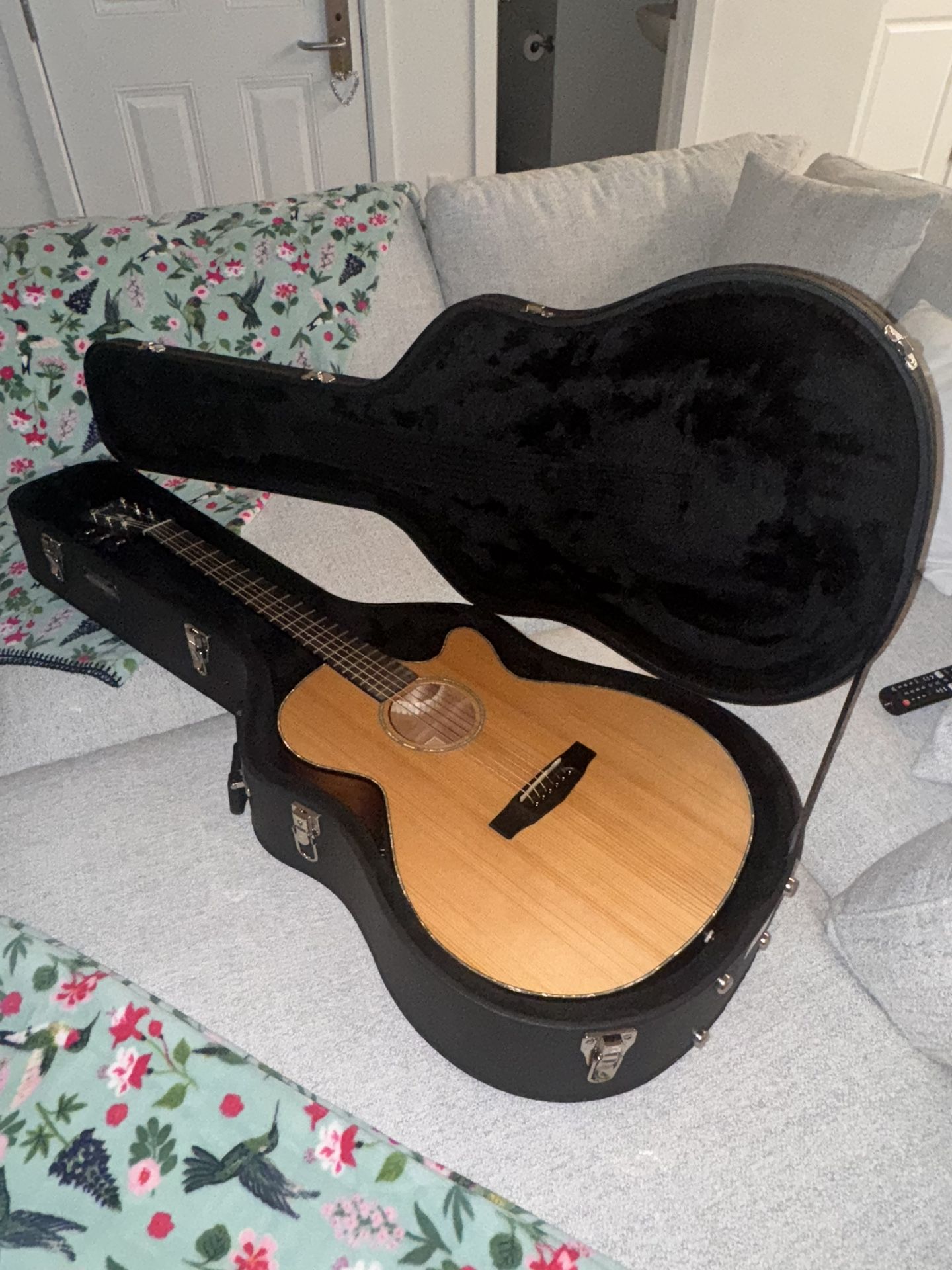 Cort Electric Acoustic Guitar w/ Road Runner Case