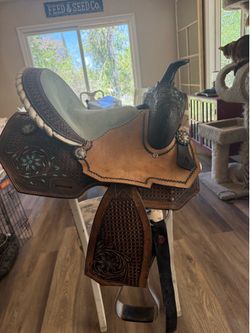 Turquoise barrel saddle