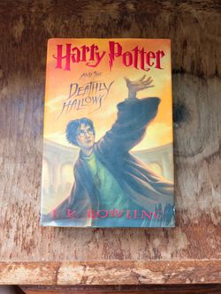 Harry Potter and the deathly hollows - first edition (with errors)