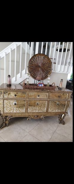 ELEGANT DRESSER/CABINET WITH 6 DEEP DRAWERS