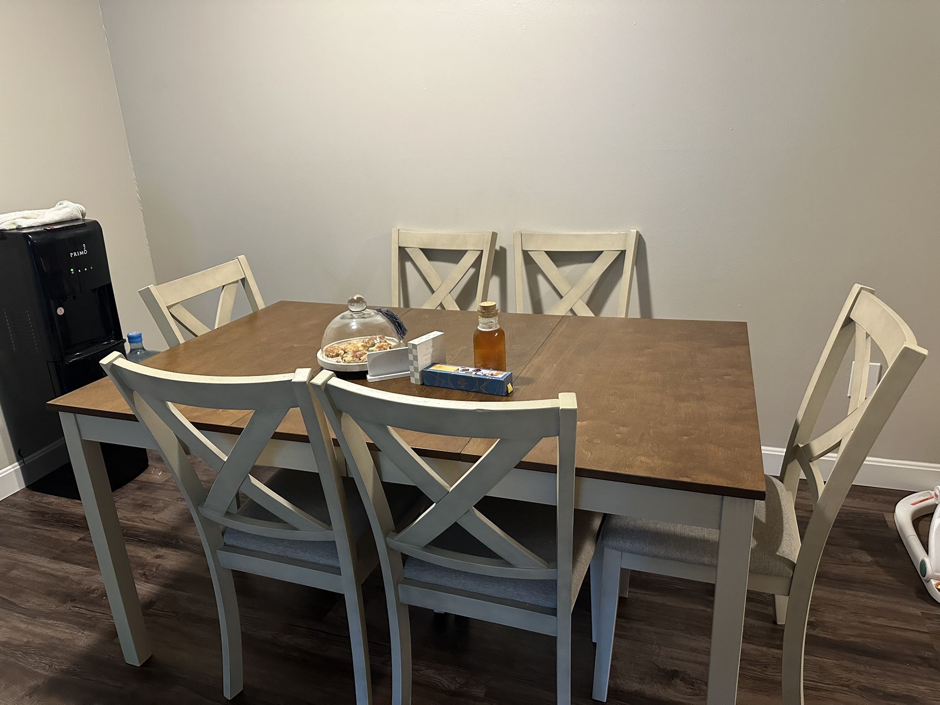 Dinning table for 6