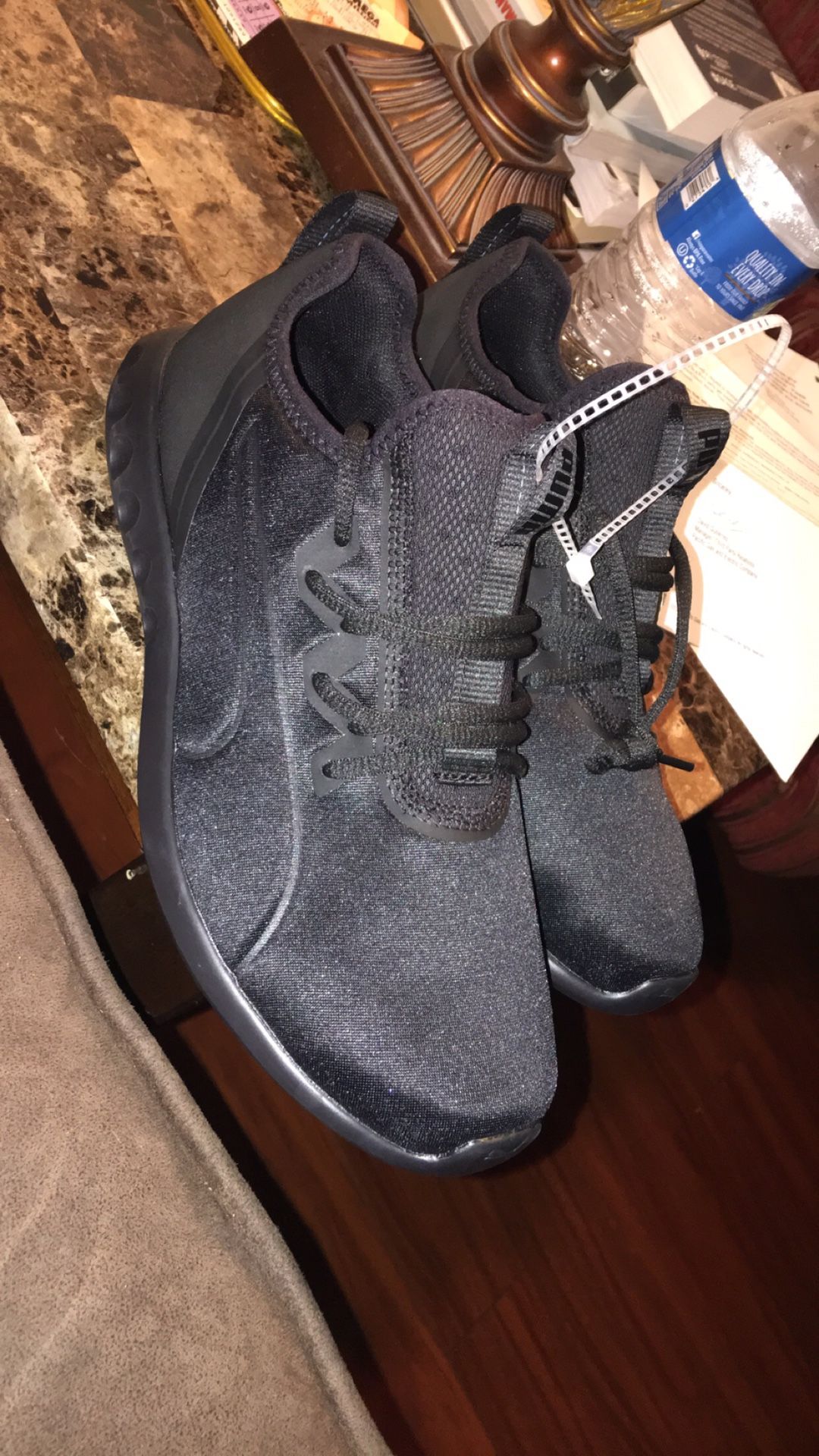 Black PUMAS, athletic shoe ! Great CHRISTMAS GIFT🎄