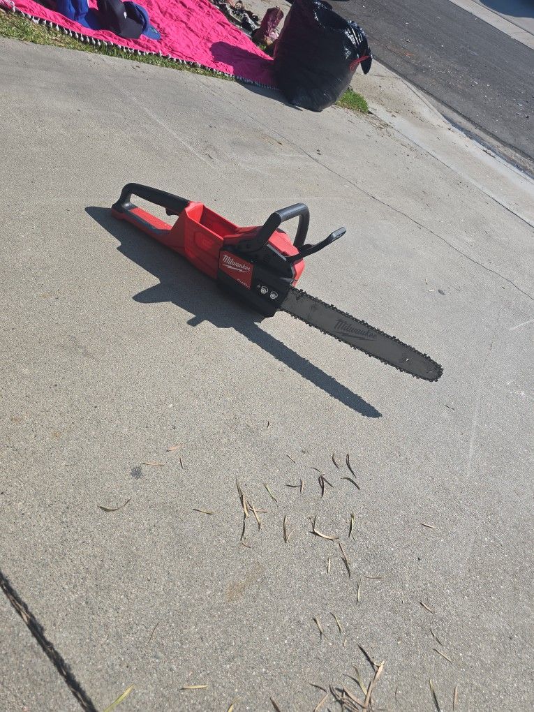 Milwaukee Fuel Chainsaw