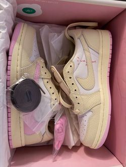 Travis Scott’s Jordan’s size 4 1/2