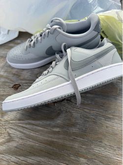 Men Nike shoes size 9