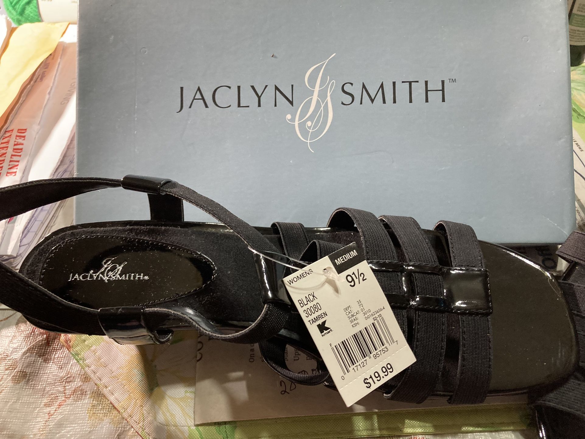 9 1/2 Medium Shoes / Read Below ⬇️ ITS AVAILABLE