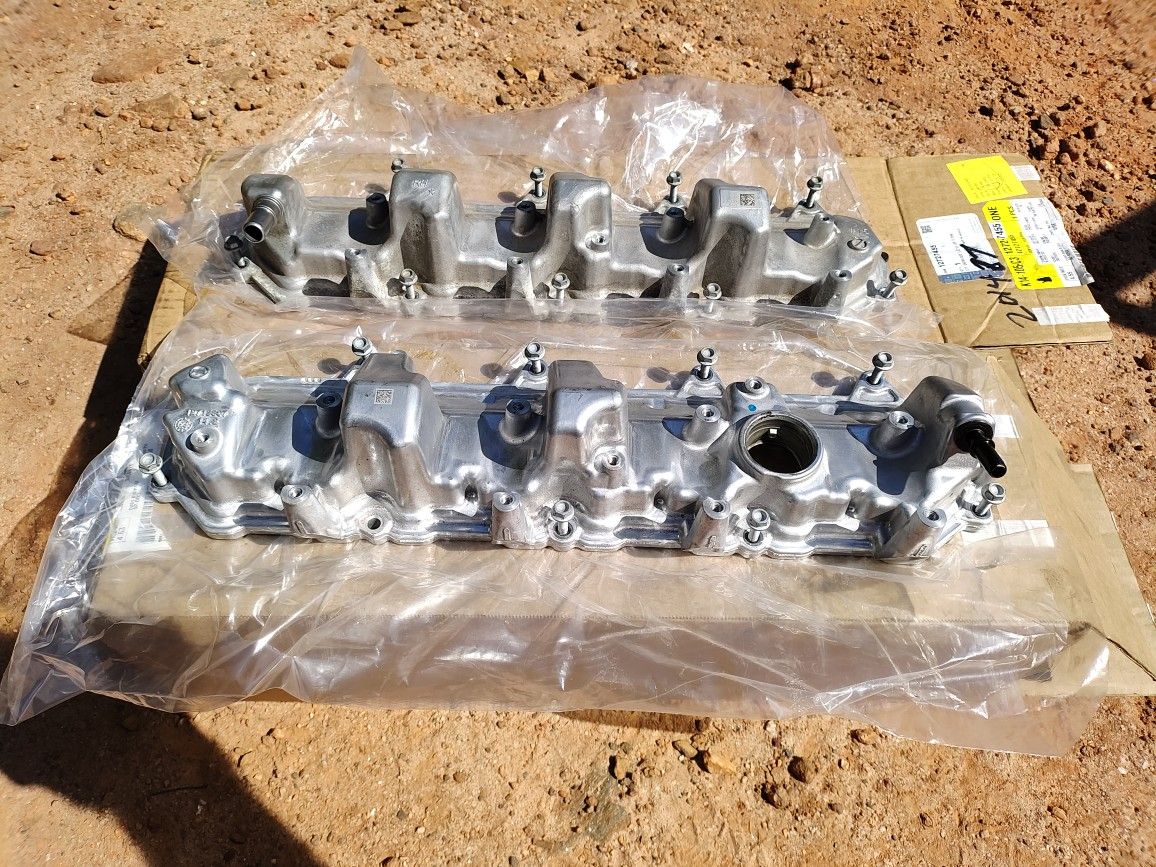 Pair Of GM Used Valve Covers
