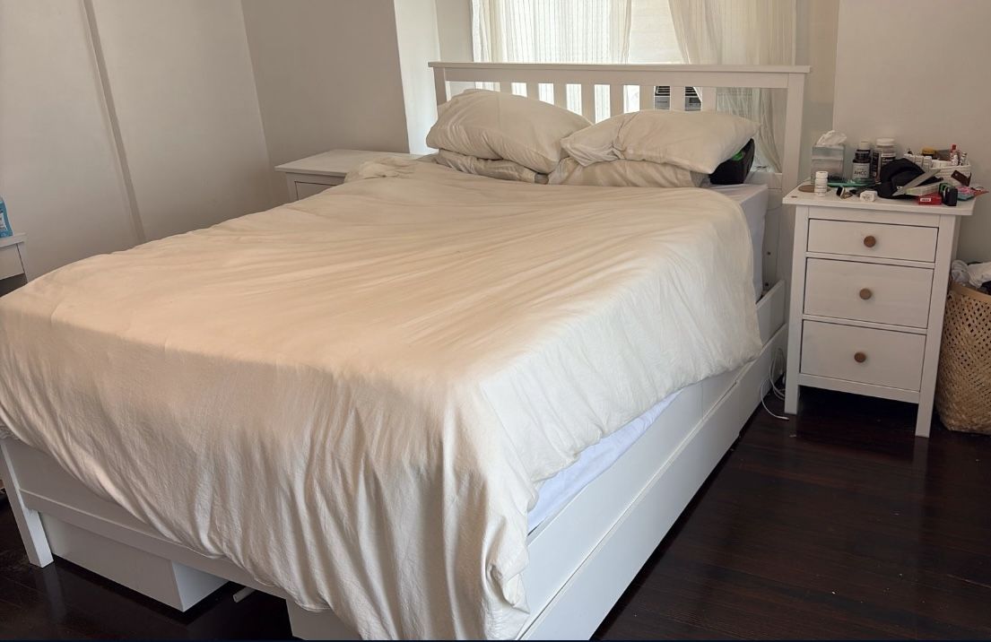 Queen Size Bed Frame w/ Mattress Four Drawers