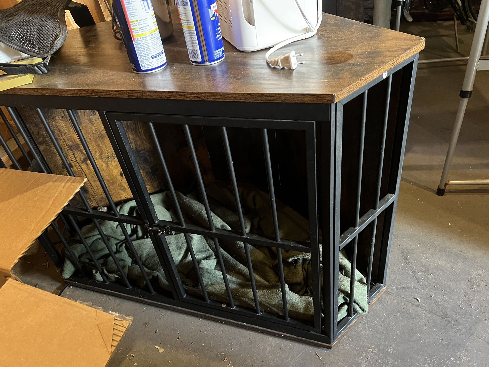 PET CORNER CRATE TABLE