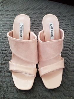 PALE PINK HIGH HEELS ( 6 )