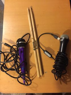 Microphone n drumsticks