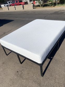 FREE DELIVERY: Full Size Memory Foam Bed