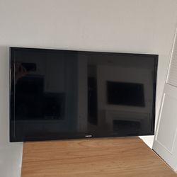 32 Inch Samsung TV