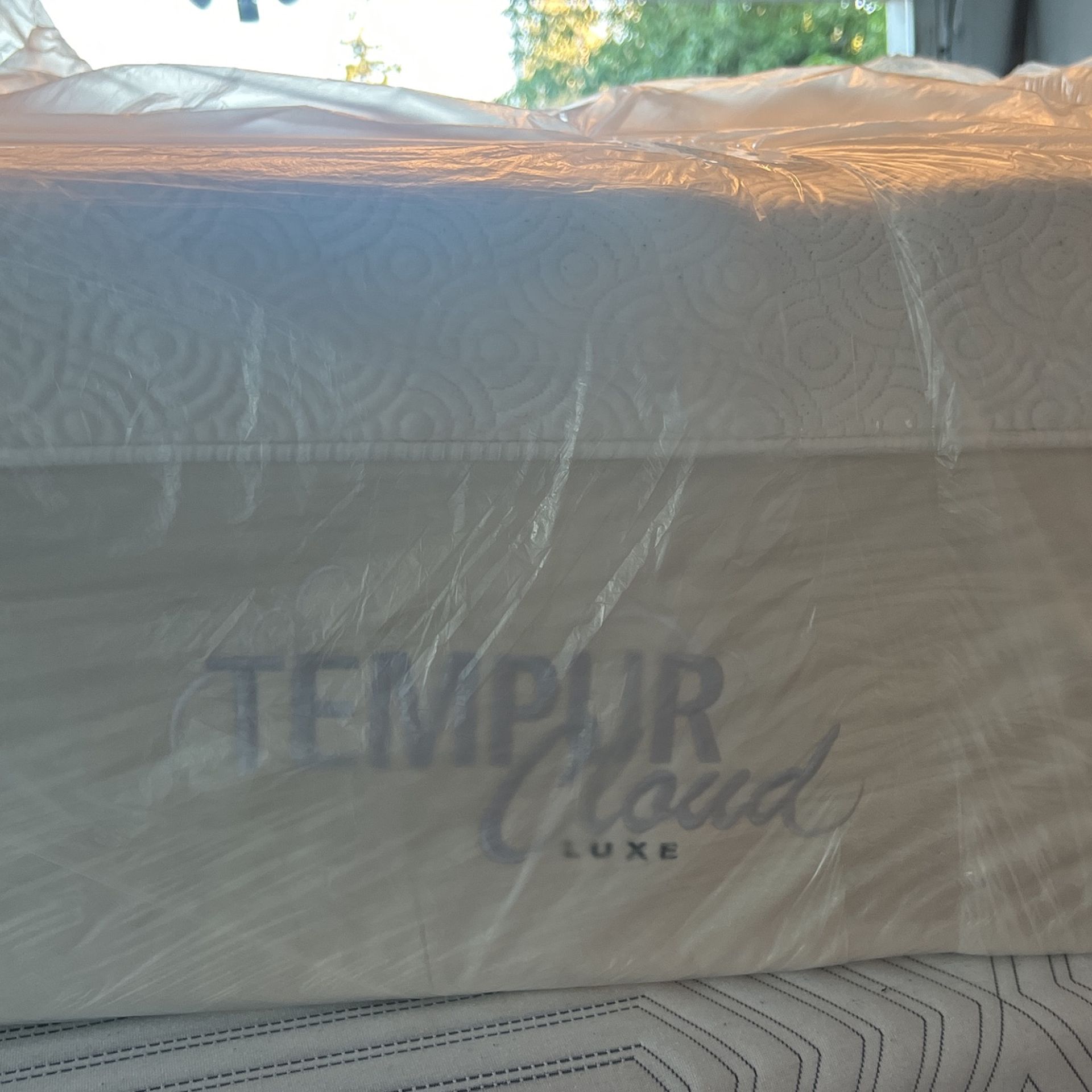 King Tempur Cloud Luxe Mattress Box Spring & Headboard Set for Sale