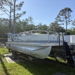 2002 Bennington Pontoon Boat