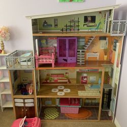 Barbie House/doll House 