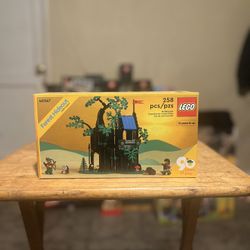LEGO Forest Hideout 