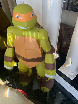 Teenage mutant ninja turtle figure toy