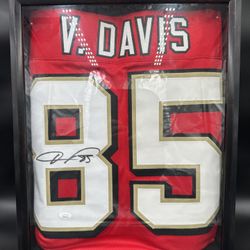 Vernon Davis Signed & Framed Jersey