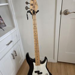 Peavy Fury Electric Base Guitar, Black