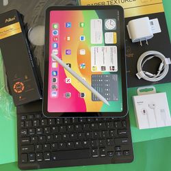 256gb Apple IPad 10th Generation (10.9” Liquid Retina / 2022 model) with pen, keyboard, case & Accessories (warranty 2026) 