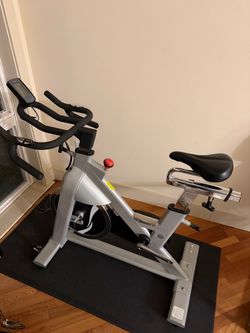 Like-New gym-quality Magnetic Stationary Bike – Belt Drive & Heavy 44lb Flywheel