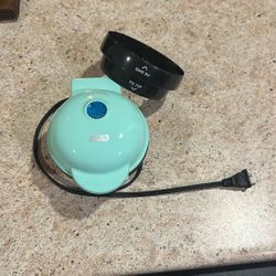 Dash Mini Pie Maker