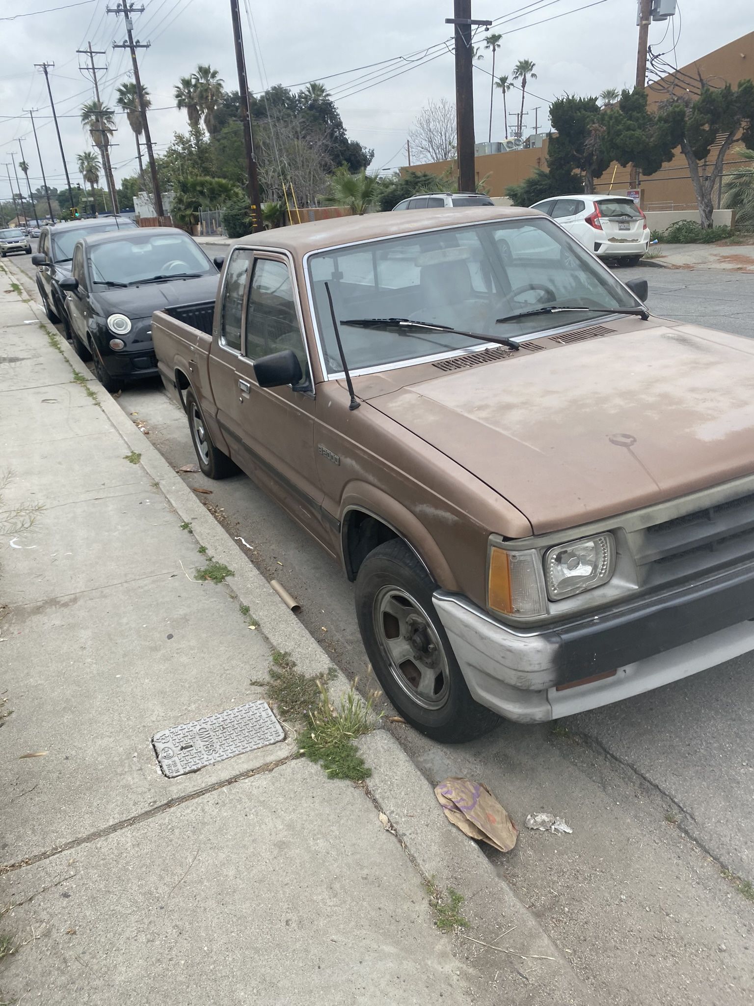 Mazda B2000 Parts(transmission Available)