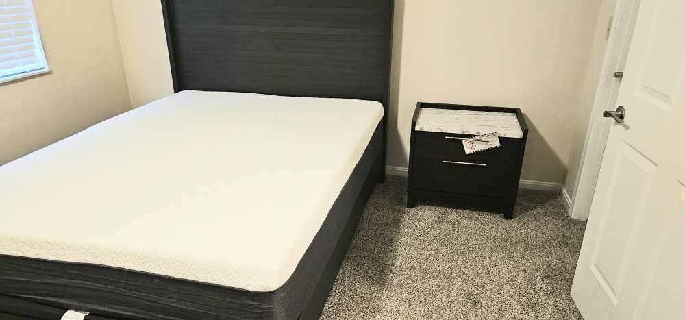 Almost New Queen Size Bed Set