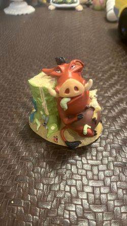 Disney Lion King Pumbaa eating worms Lil Classics PVC Figure
