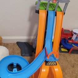 Fisher Price Hot Wheel Racing Loop Tower