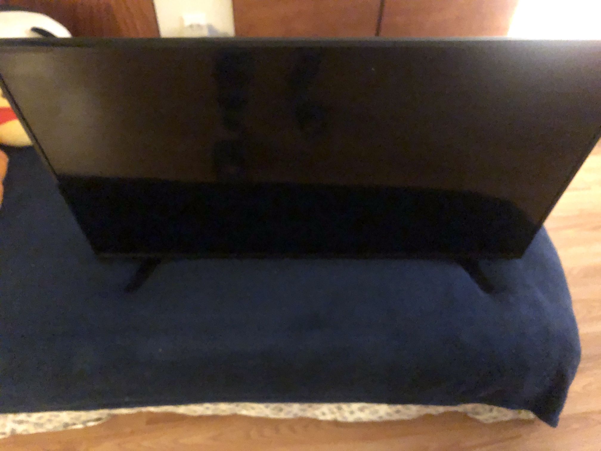 Insignia 40” TV Living Room Entrainment Black