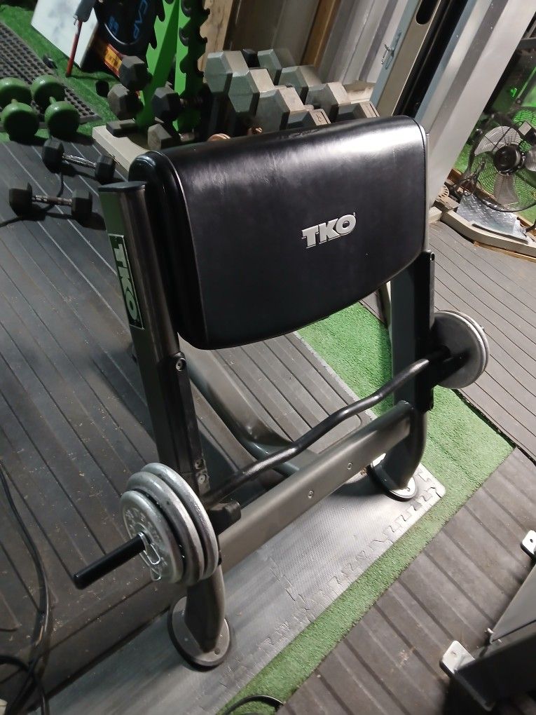 TKO Preacher Curl Bench