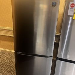 Midea 30 Inch Bottom Mount Refrigerator with 18.7 Cu. Ft. Capacity