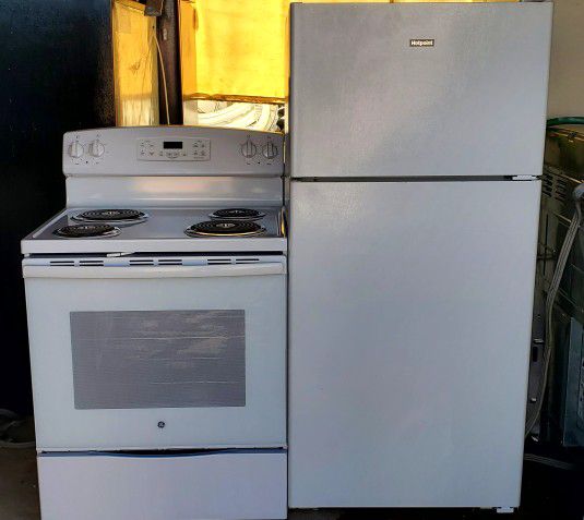 LIKE NEW REFRIGERATOR AND ELECTRIC STOVE,  FREE DELIVERY AND INSTALLATION,  2 MONTHS WARRANTY 