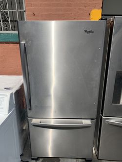 Nevera whirlpool 32” freezer a bajo